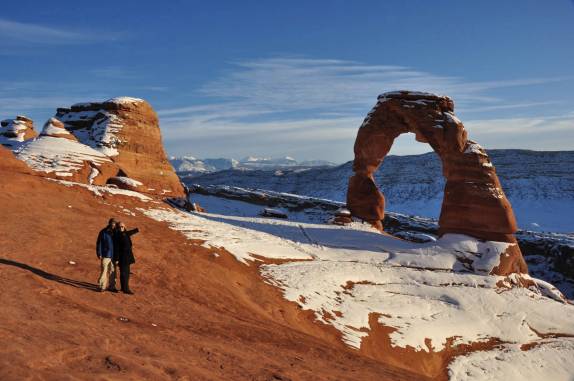 1000dias no Delicate Arch, no Arches National Park, perto de Moab, em Utah, nos Estados Unidos